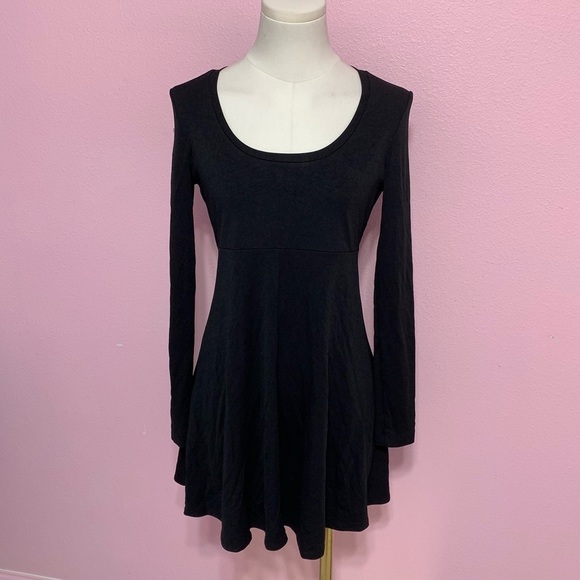 BCBGMaxAzria Dresses & Skirts - VTG Y2K BCBGMaxAzria Black Long Sleeve Skater Dress S